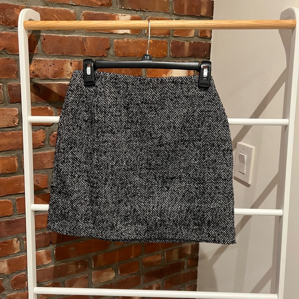 BLACK AND WHITE TWEED STYLE MINI SKIRT